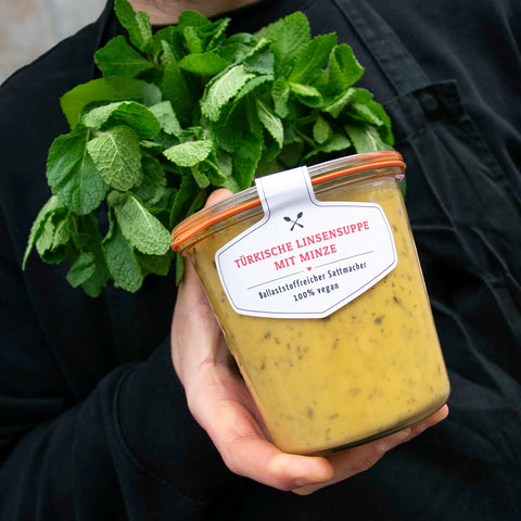 Leckere Türkische Linsensuppe mit Minze, 100% vegan schnell zubereitet | Suppdiwupp